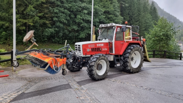 Hilfestellung bei Reinigungsarbeiten